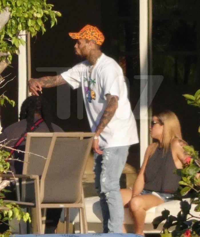 Chris Brown yine mi şiddet uyguladı