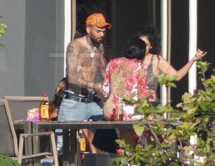 Chris Brown yine mi şiddet uyguladı