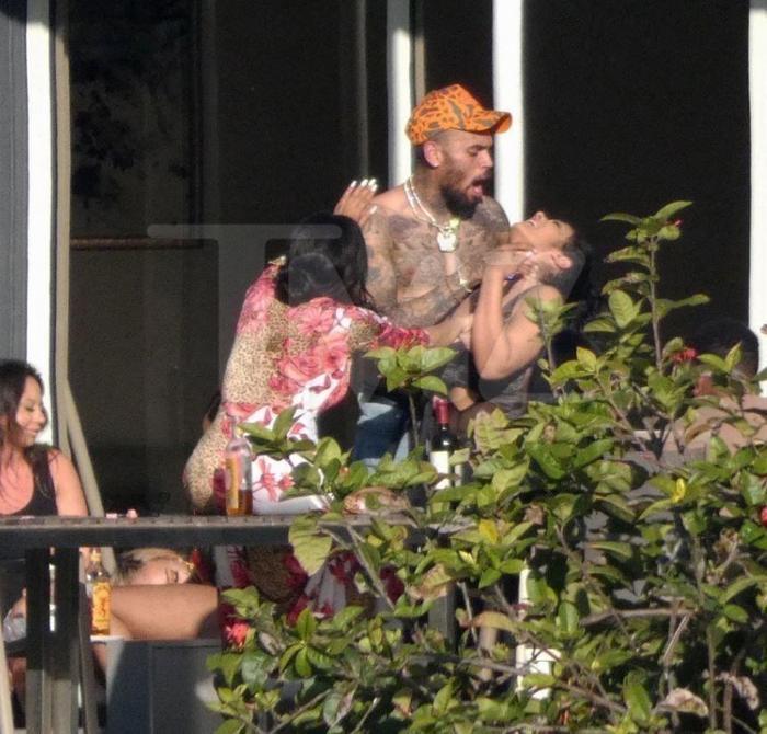 Chris Brown yine mi şiddet uyguladı