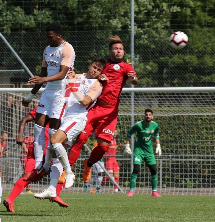 Galatasarayda Muğdat Çelik, ilk maçına çıktı
