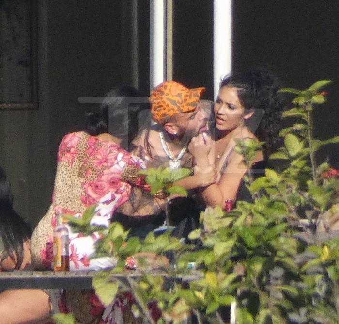 Chris Brown yine mi şiddet uyguladı