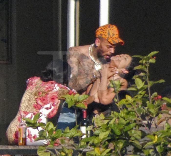 Chris Brown yine mi şiddet uyguladı