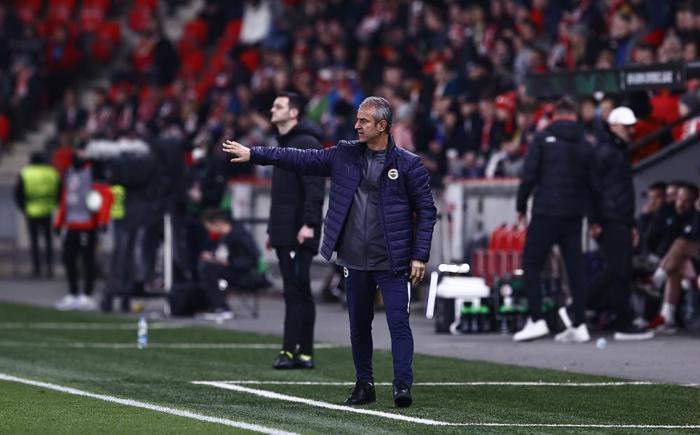 Fanatik yazarları Fenerbahçenin Slavia Praga elenişini değerlendirdi
