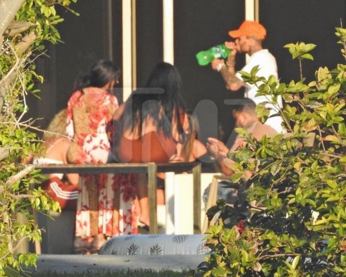 Chris Brown yine mi şiddet uyguladı
