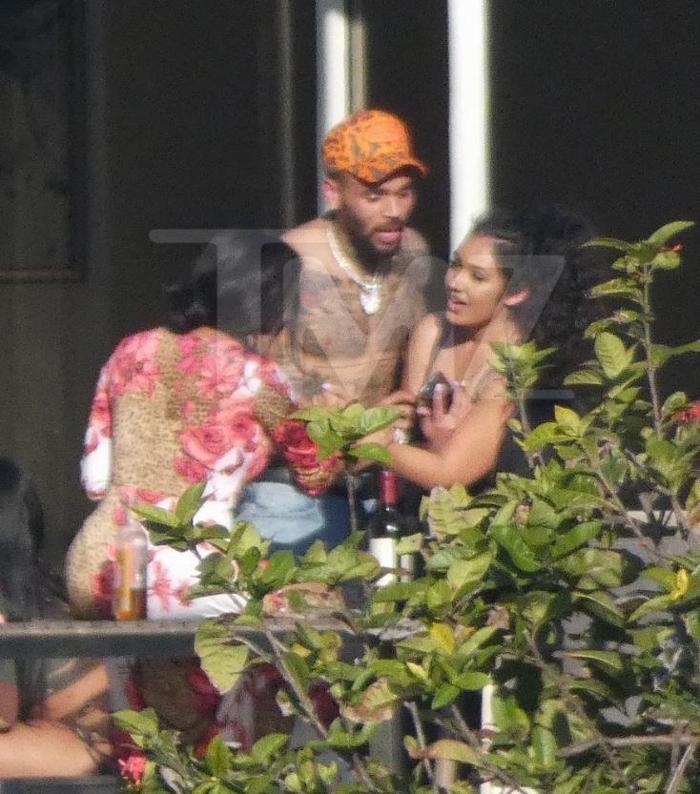 Chris Brown yine mi şiddet uyguladı