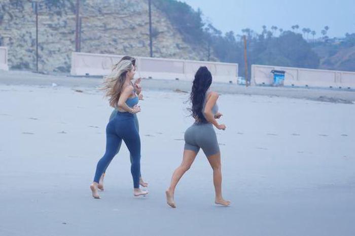 Kim Kardashian sahilde spor yaptı