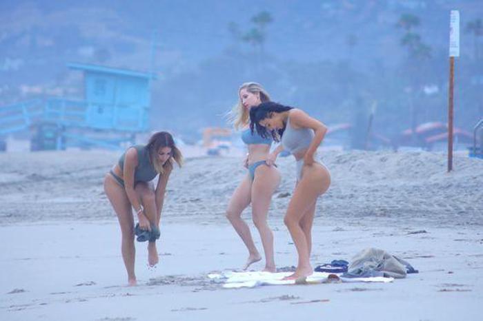 Kim Kardashian sahilde spor yaptı