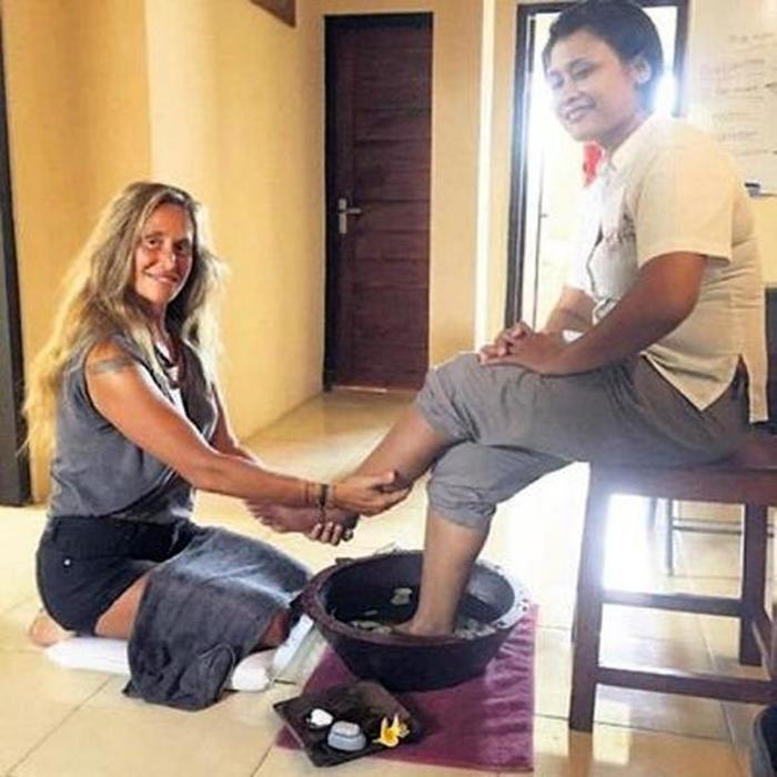 Bennu Gerede saati 10 dolara masaj yapıyor
