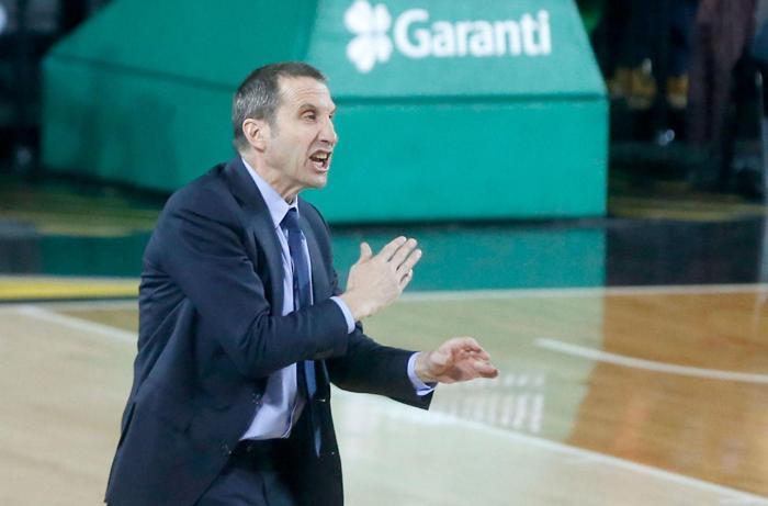 New York Knickste David Blatt sesleri
