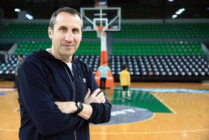 New York Knickste David Blatt sesleri