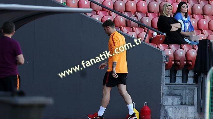 Galatasarayda yıldız futbolcu korkuttu