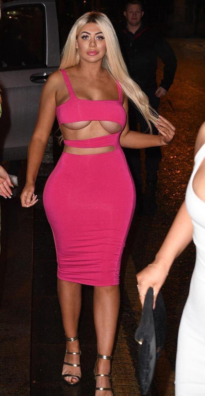 Chloe Ferry 2 derecede bu elbiseyle gezdi