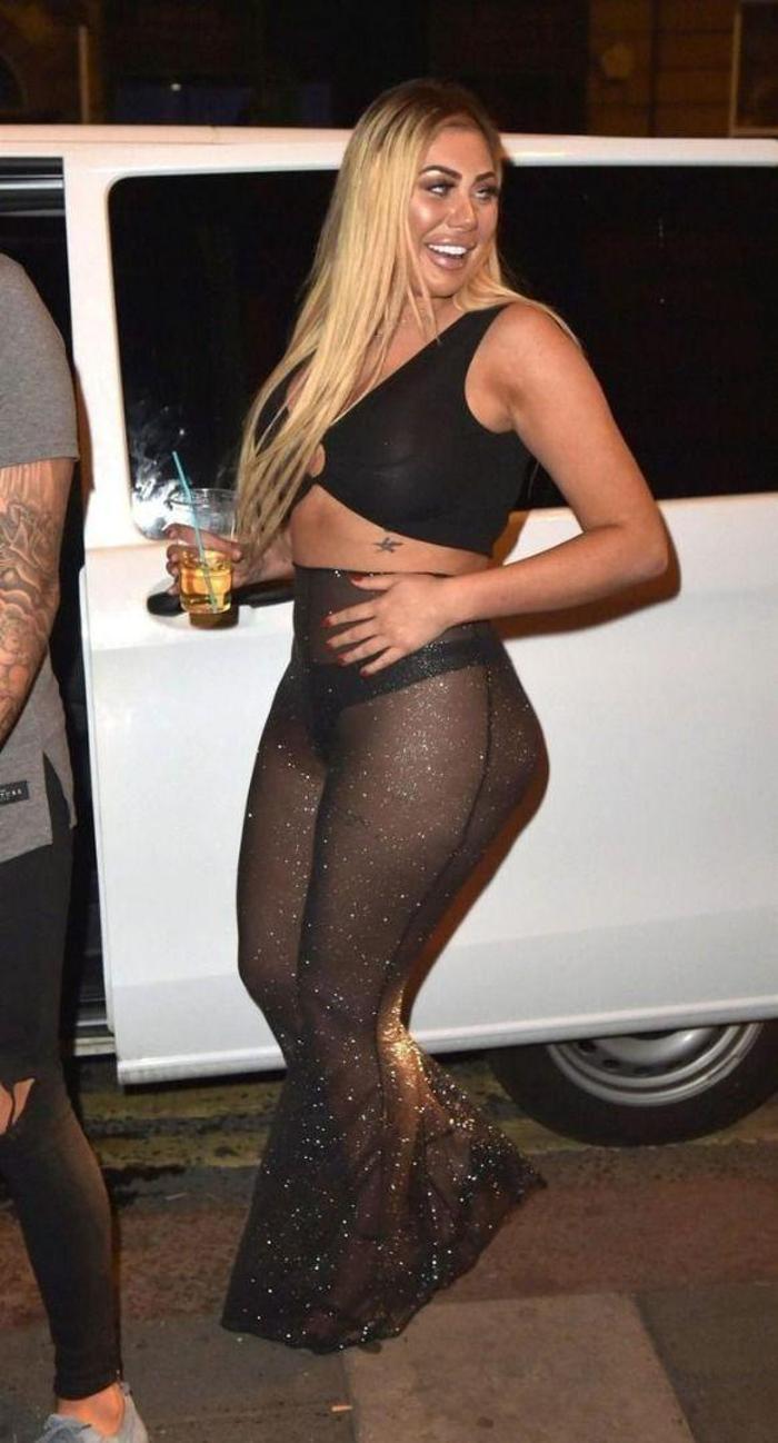 Chloe Ferry 2 derecede bu elbiseyle gezdi