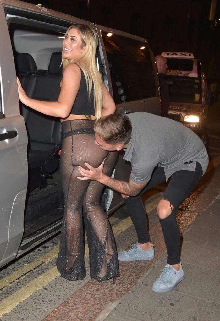 Chloe Ferry 2 derecede bu elbiseyle gezdi