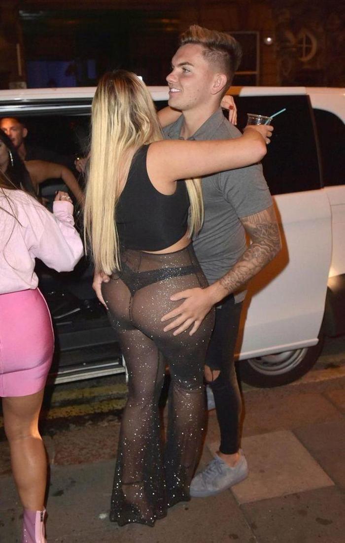 Chloe Ferry 2 derecede bu elbiseyle gezdi