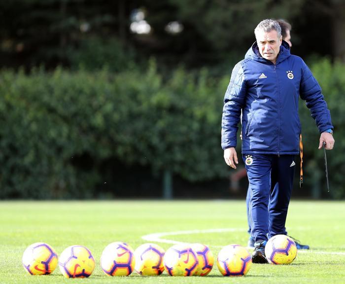 Fenerbahçede ayrılacak isimler belli oldu Mehmet Topal devri bitiyor