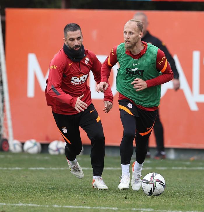 Son dakika haberi Galatasarayda Arda Turan ve Morutan takımla çalıştı