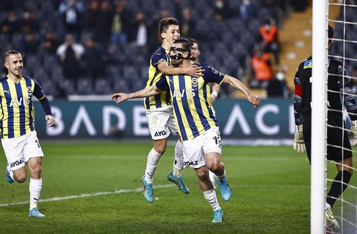 Fenerbahçeli Arda Güler için yazarlardan övgü dolu sözler