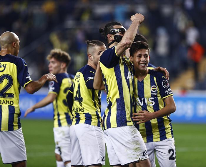 Fenerbahçeli Arda Güler için yazarlardan övgü dolu sözler