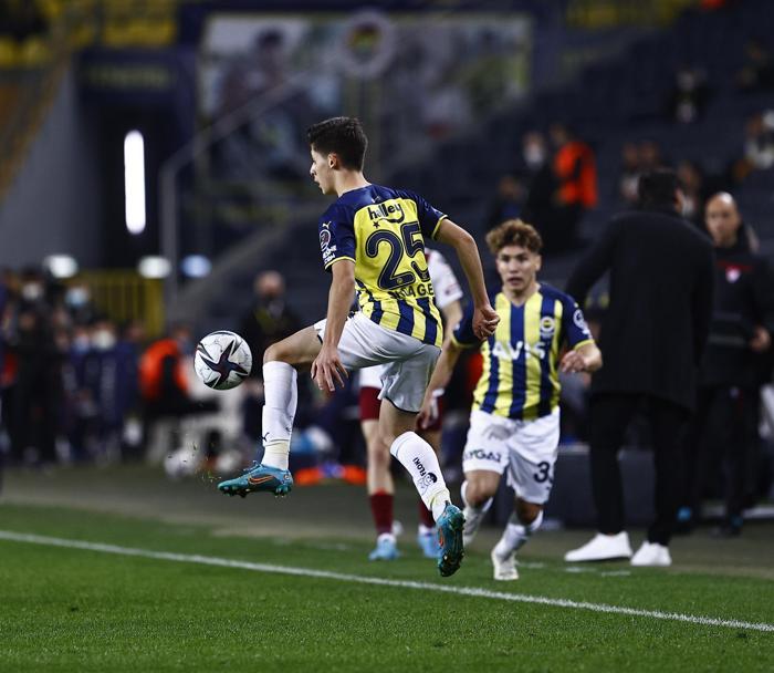 Fenerbahçeli Arda Güler için yazarlardan övgü dolu sözler