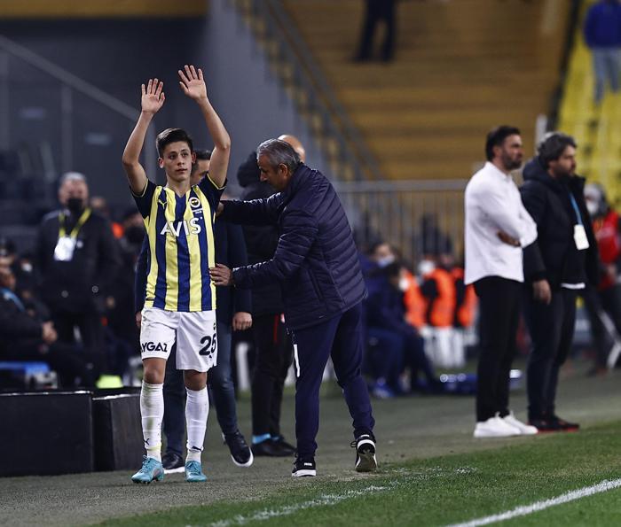 Fenerbahçeli Arda Güler için yazarlardan övgü dolu sözler