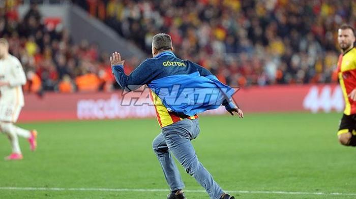 Göztepe - Galatasaray maçında olay Berkan Emir son anda durdurdu...