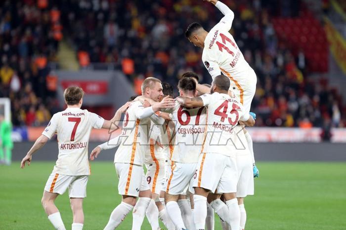 Galatasarayda Victor Nelssonun ilk golü, Mostafa Mohamedin ilk asisti... İşte o anlar