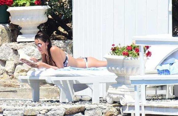 Cansu Dere ile Ece Sükan tatilde