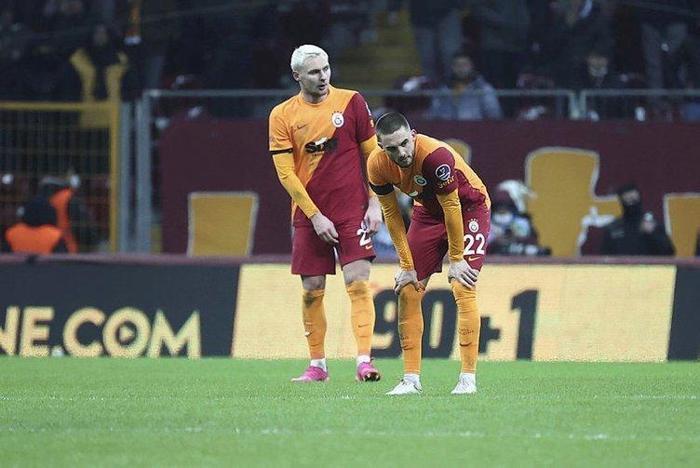 Son dakika haberi Galatasarayda yıldız ismin bileti kesildi…