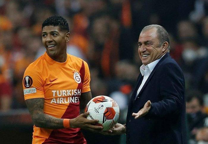 Son dakika haberi Galatasarayda yıldız ismin bileti kesildi…