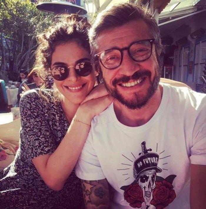 Tümer Metin ile oyuncu Gamze Topuz, soluğu Çeşmede aldı