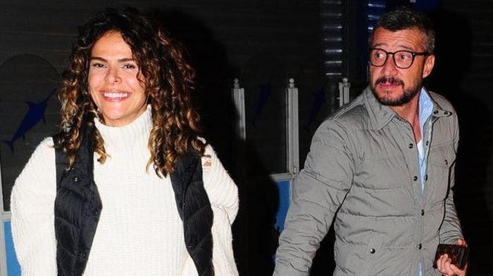 Tümer Metin ile oyuncu Gamze Topuz, soluğu Çeşmede aldı