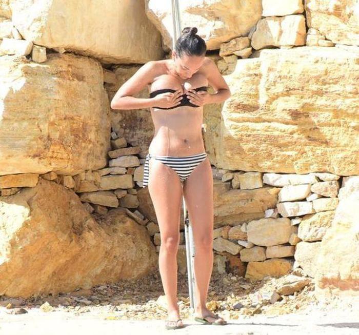 Duygu Sarışın tatilde