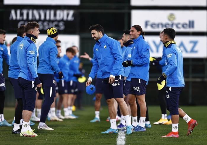 Son dakika Fenerbahçe haberi... İsmail Kartaldan sürpriz karar Sarı lacivertlilerin Hatayspor maçına çıkması beklenen 11i