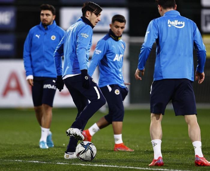 Son dakika Fenerbahçe haberi... İsmail Kartaldan sürpriz karar Sarı lacivertlilerin Hatayspor maçına çıkması beklenen 11i