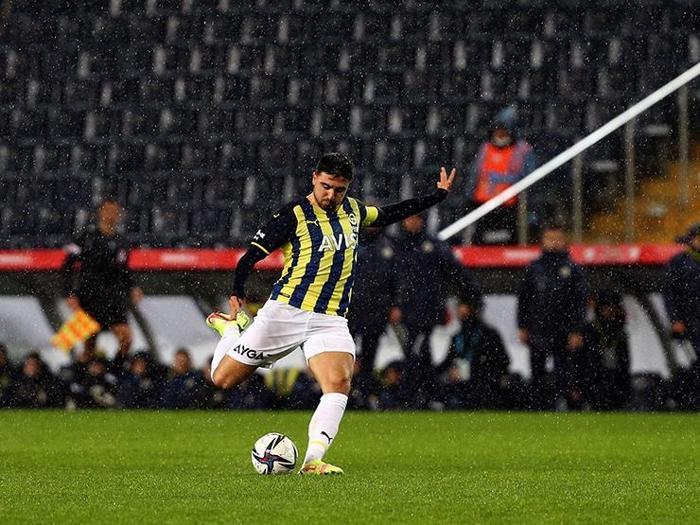 Son dakika Fenerbahçe haberi... İsmail Kartaldan sürpriz karar Sarı lacivertlilerin Hatayspor maçına çıkması beklenen 11i