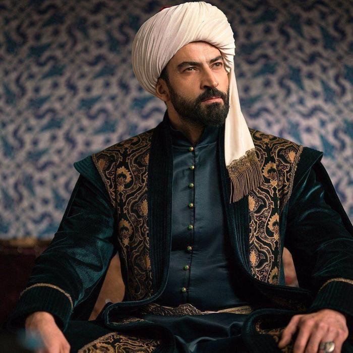 Tahtına kavuştu