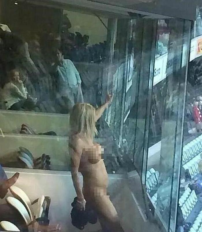 Çapkın bakışlar kameralara yansıdı
