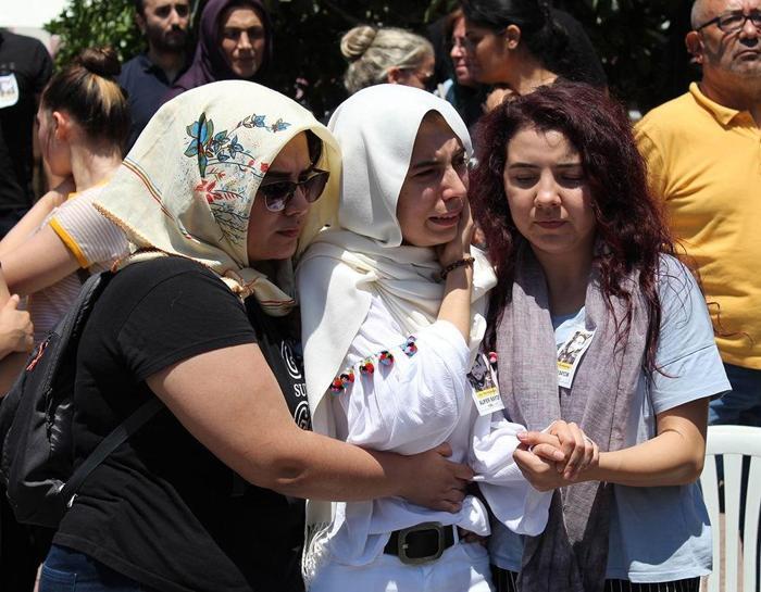 SÖZLÜSÜ CENAZEDE GÜÇLÜKLE AYAKTA DURDU