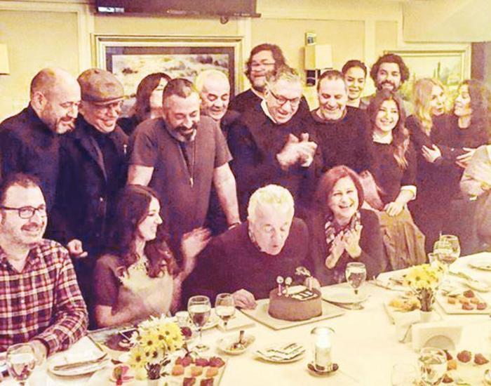 Cem Yılmazın yeni sevgilisi Dilara Gönder