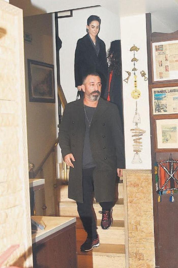 Cem Yılmazın yeni sevgilisi Dilara Gönder