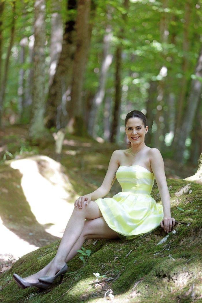 Cem Yılmazın yeni sevgilisi Dilara Gönder