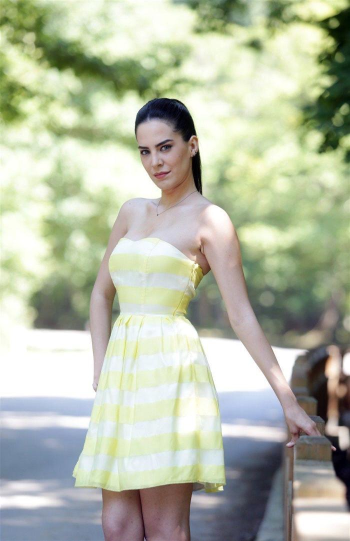 Cem Yılmazın yeni sevgilisi Dilara Gönder