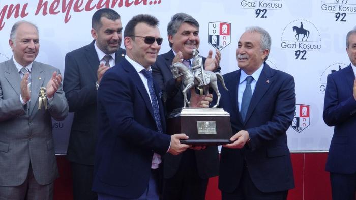 92. Gazi Koşusunda rekor | Jokey Ahmet Çelik üst üste 4. kez kazandı
