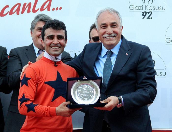 92. Gazi Koşusunda rekor | Jokey Ahmet Çelik üst üste 4. kez kazandı