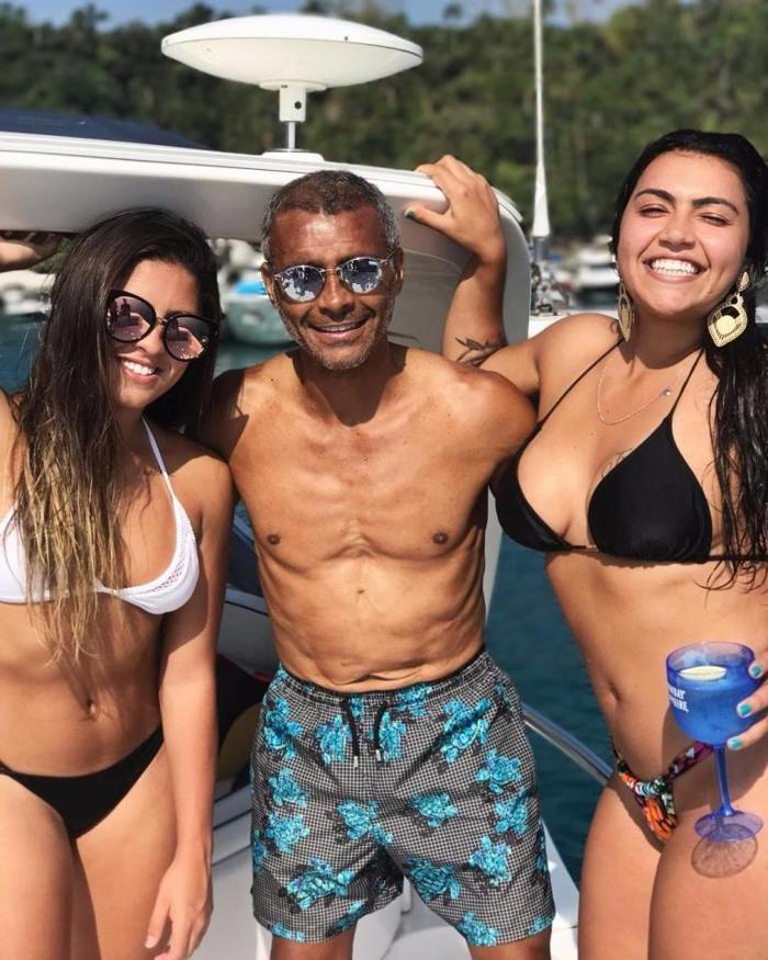 Romarionun kızı Danielle Favatto görenleri büyülüyor