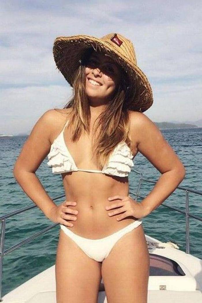 Romarionun kızı Danielle Favatto görenleri büyülüyor