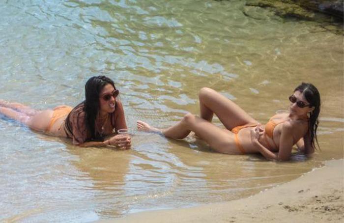 Emily Ratajkowskinin pareosu yırtıldı