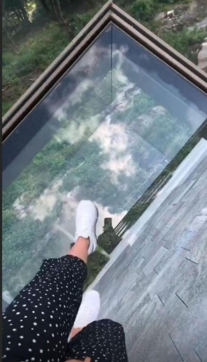 Pelin Akil ve Anıl Altanın havuz romantizmi
