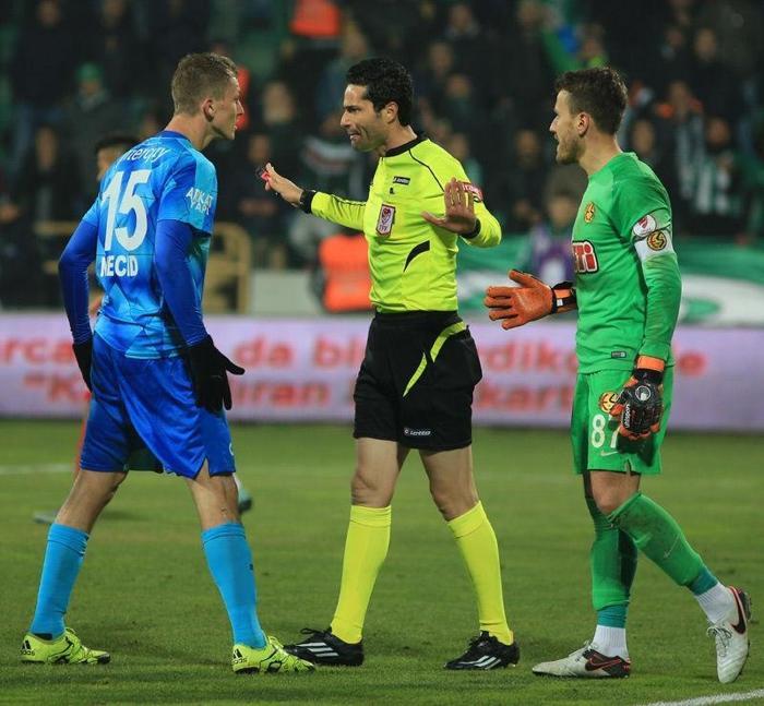 32- CANER AK